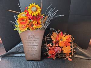 lot 654 image: Fall Decor