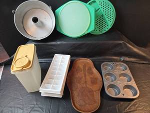 lot 659 image: Tupperware Kitchen Set and More