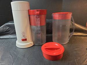 lot 662 image: Mr Coffee Iced Tea Pot Set with Extra Pitcher
