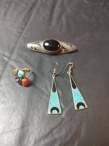 lot 691 image: Native American Silver Jewelry Collection
