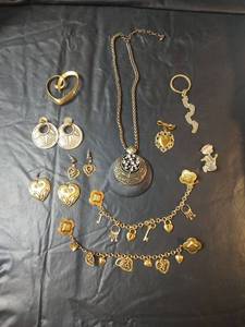 lot 692 image: Gold-Tone Jewelry Collection Set