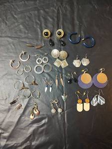 lot 697 image: Mixed Earring Collection Lot