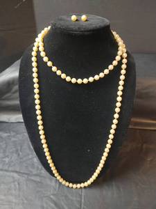 lot 698 image: Pearl Necklace and Earring Set