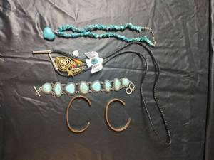lot 703 image: Southwestern Turquoise Color Jewelry Collection and More