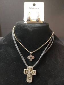 lot 708 image: Silvertone Jewelry