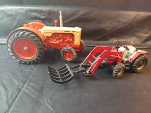 lot 727 image: 1960s Case Tractors