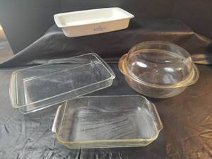 lot 733 image: Glass Bakeware