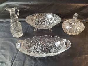 lot 756 image: Early American Pressed Glass Set
