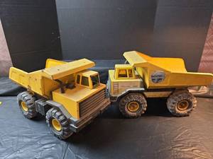 lot 765 image: 2 - Tonka Turbo-Diesel Dump Trucks