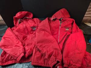 lot 776 image: Moundridge Booster Club Red Coat and Windbreaker Jacket Size XL