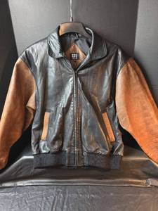 lot 789 image: Fog City Leather Two-Tone Bomber Jacket Size Medium