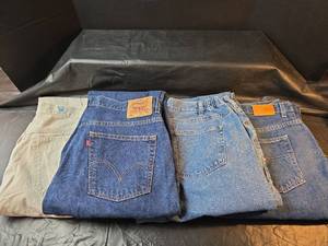 lot 798 image: Womens Jeans - Levis 550, Ryder, and Eddie Bauer all Size 20W and Tommy Hilfiger Womens Size 18W