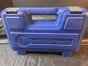 lot 804 image: Smith & Wesson Original Blue Plastic Gun Case (CASE ONLY) and Gun Lock