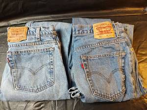 lot 813 image: Levis 505 & 550 Denim Jeans, 33 x 34