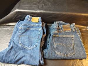 lot 815 image: Lee Regular Fit Denim Jeans Lot, 34 x 34