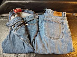 lot 819 image: Arizona Premium Denim Jeans, 33 x 34 and 34 x34