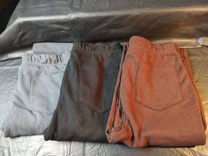 lot 823 image: No Boundaries Sweatpants Set, See Sizes