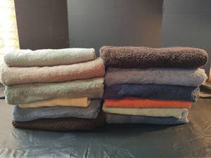 lot 854 image: Cotton Bath Towels