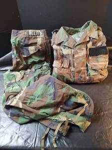 lot 857 image: Military Woodland Camouflage BDU Uniform, See Size