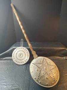 lot 895 image: Early 20th Century Heat Diffuser and Bed Warmer with Wooden Handle