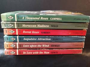 lot 902 image: 1987 Romance Novel Collection - 6 Book Set