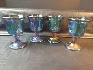 lot 905 image: Glass Carnival Set - Iridescent Goblets and Bowls