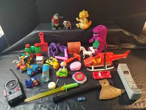 lot 919 image: 1990s Mixed Toy Collection