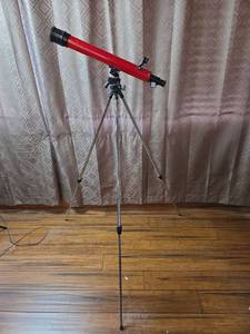 lot 928 image: Tasco 561 Refracting Telescope with Tripod