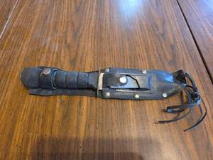 lot 934 image: Survival Knife with Compass and Emergency Kit