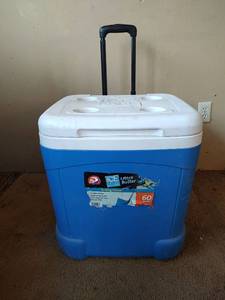 lot 1005 image: Igloo Ultra Roller 60-Quart Wheeled Cooler