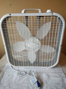 lot 1009 image: Lasco Box Fan