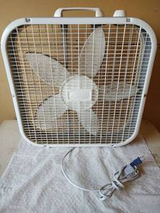 lot 1013 image: Galaxy Box Fan