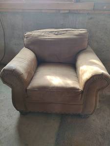 lot 1022 image: Traditional Rolled Arm Armchair