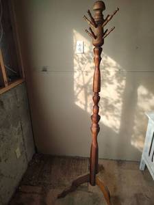 lot 1024 image: Wooden Hat and Coat Stand, 66 inches tall