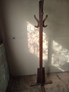 lot 1025 image: Solid Oak Coat Rack Stand, 73 inches tall
