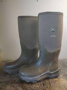 lot 1047 image: Muck Boot Wetland Waterproof Boots, Mens 10 Womens 11