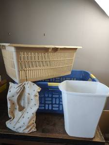 lot 1051 image: Plastic Laundry Baskets, Clothespin Bag and Wastebasket