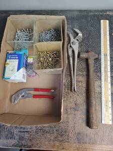 lot 1052 image: Mixed Hardware and Tools Lot