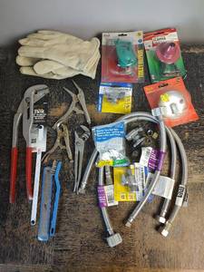 lot 1055 image: Plumbing Tools and Supply Kit