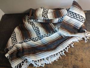 lot 1069 image: Mexican Falsa Throw Blanket with Geometric Pattern