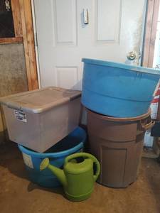 lot 1072 image: Storage Container, Plastic Tubs, Trash Bin and Plastic Watering Can