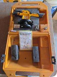 lot 5 image: Berger Model 140B Transit Level with Casein Original Box