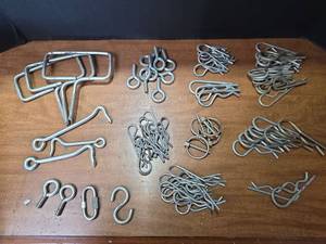 lot 1501 image: Large Lot of Metal Cotter Pins and R-Clips