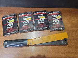 lot 1521 image: Bostitch PowerCrown H30 Stapler with Staples Set