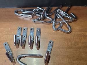 lot 1529 image: 19ct Chrome Plated Double Screw Hooks