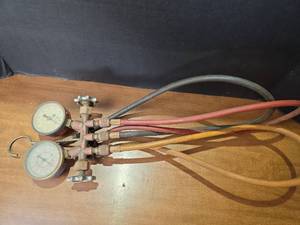 lot 1535 image: Robinair AC Manifold Gauge Set