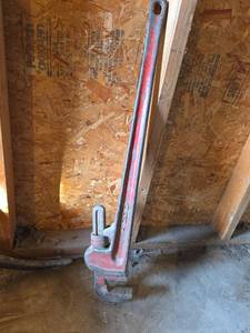 lot 1545 image: 36-inch Heavy Duty Pipe Wrench