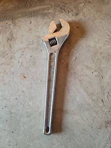 lot 1546 image: Large 18in Adjustable Wrench