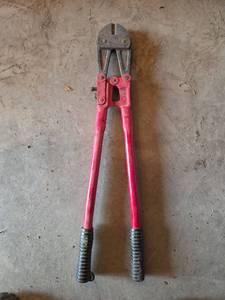 lot 1547 image: Red Handle Bolt Cutter