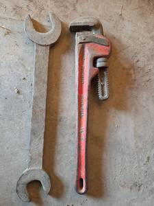 lot 1548 image: Ridgid 18-inch Pipe Wrench and More